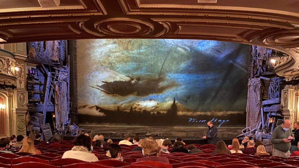 Ejemplo de butaca con visión restringida en el Sondheim Theatre.