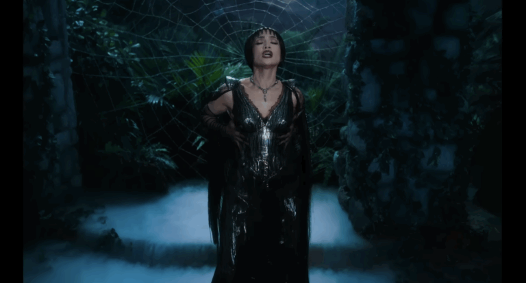 Jennifer Lopez en Kiss Of The Spider Woman. Créditos: Roadside Films.