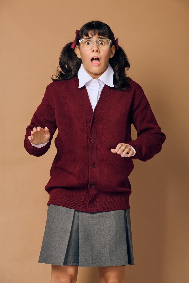Azul Cabrera como Constance Blackwood, la chica más dulce de la ciudad.