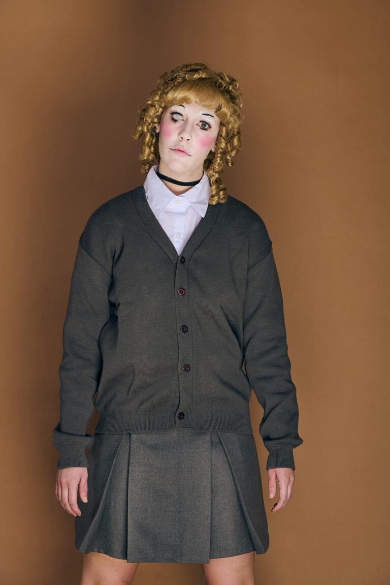 Luli Ingold como Jane Doe, una joven cuya identidad es un misterio.