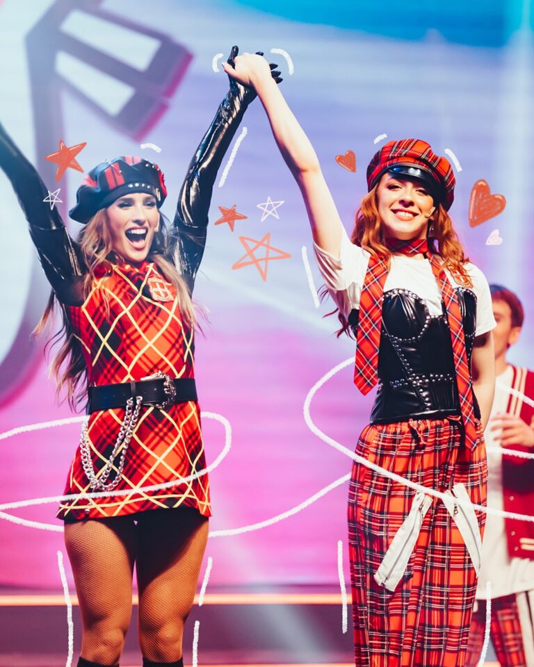 Juli Poggio y Guada Devoto protagonizan este nuevo musical inspirado en la serie Patito Feo. Créditos: @patitofeoenvivo.